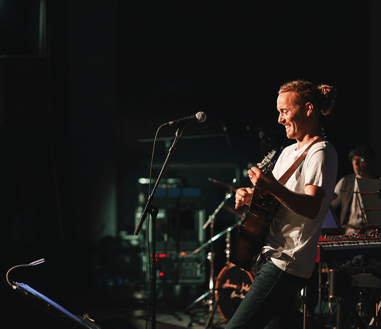 Aaron & Band live buchen