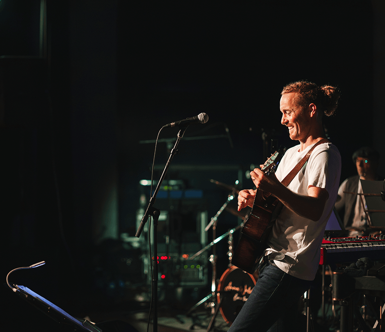 Aaron & Band live buchen